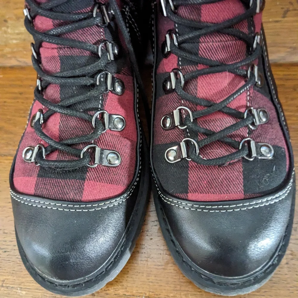 London Fog Black/Maroon Plaid Ankle Boots sz 8 Zip & Tie So Cute Very Good Cond! - Picture 3 of 11